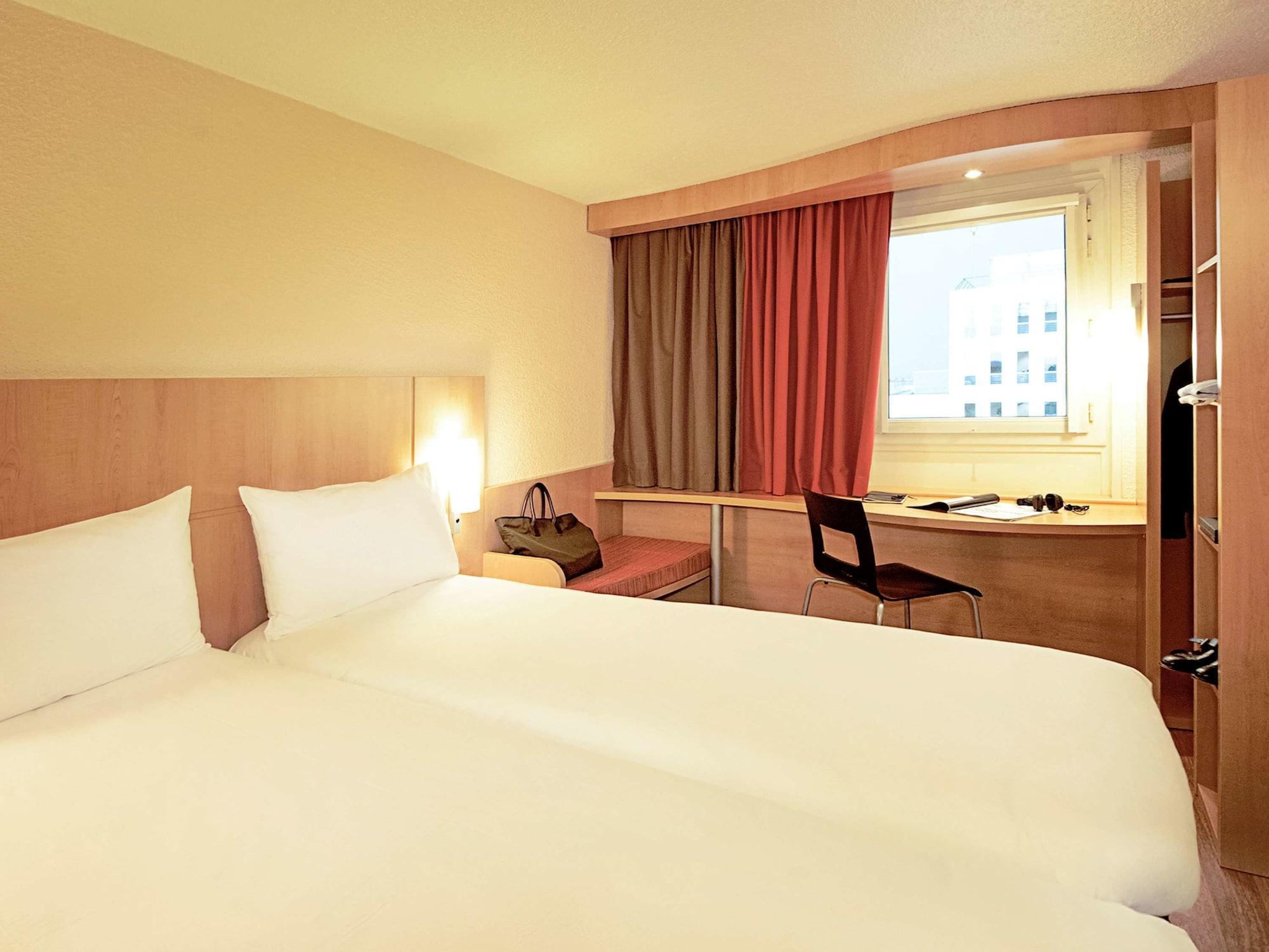 Ibis Calais Car Ferry Hotell Eksteriør bilde