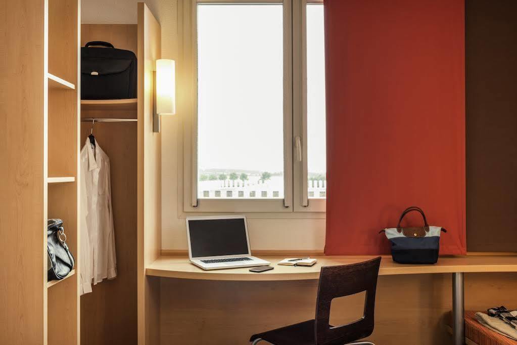 Ibis Calais Car Ferry Hotell Eksteriør bilde