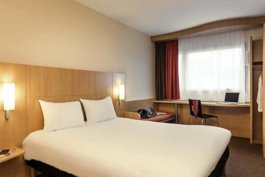 Ibis Calais Car Ferry Hotell Eksteriør bilde